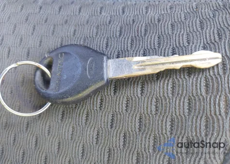 2002 Nissan Xterra Xe z USA, uszkodzony, nr VIN 5N1ED28Y42C548015